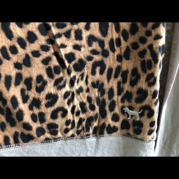 🐆VS PINK Cheetah Print & Taupe Long Sleeve top - Picture 4 of 6